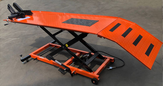 โต๊ะยกรถจักรยานยนต์ ATV แบบไฮดรอลิกที่ใหญ่กว่าแข็งแรงกว่าหนักกว่า 450 กก